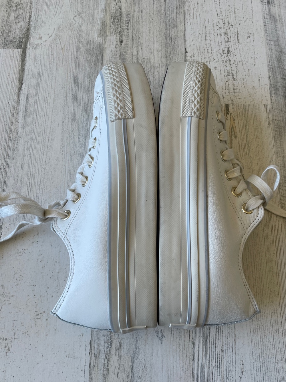 Converse off white Low-Top Platform Sneakers Leather SZ 7.5 Makes you tall!!